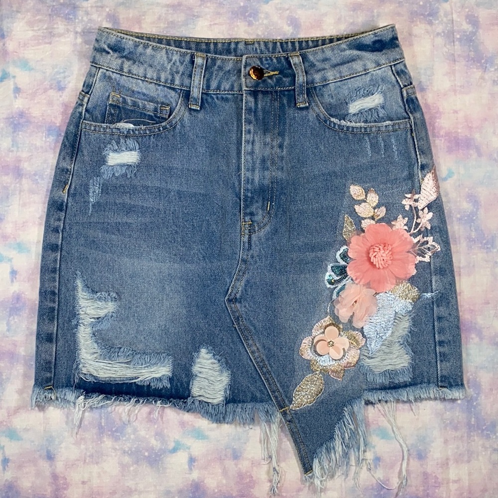 Shein • Floral Appliqué Distressed Denim Skirt - Picture 10 of 12
